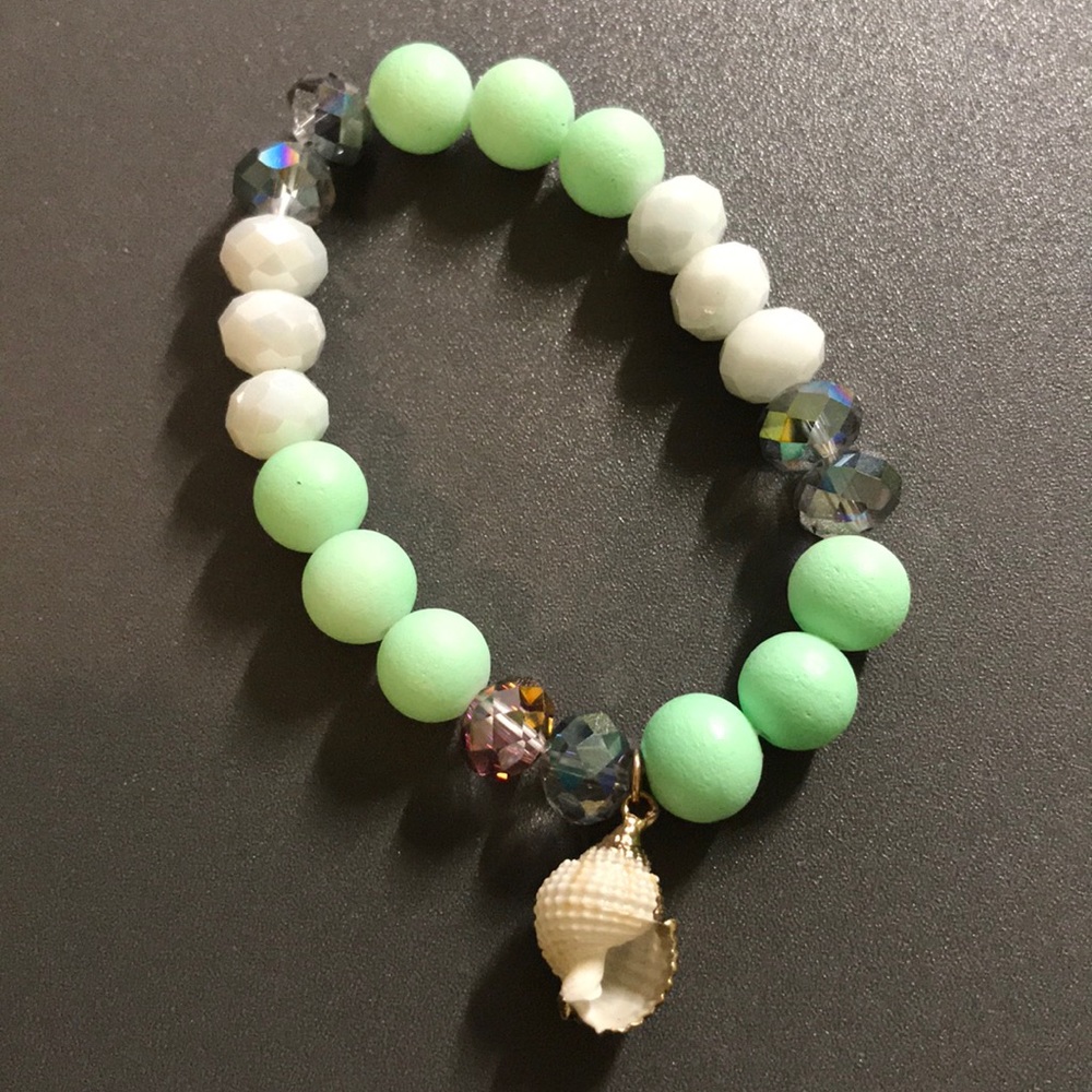 Stretchy beaded bracelet